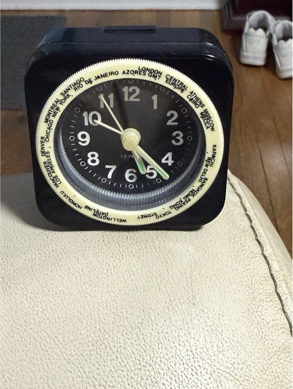 Compact travel world alarm clock 90s.